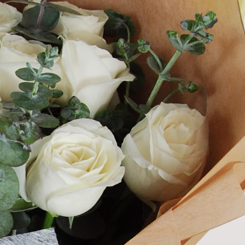 【巧繪網—浪漫傳情花束】FR530070網路花店‧深白色=11朵白玫瑰+當季新鮮花葉材
